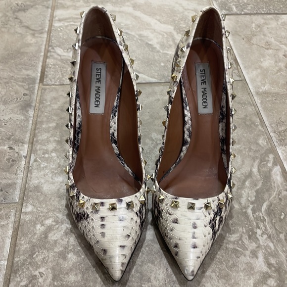 Steve Madden Proto-S Bone Snakeskin Heel with Studs Sz 8.5 M - Picture 4 of 11
